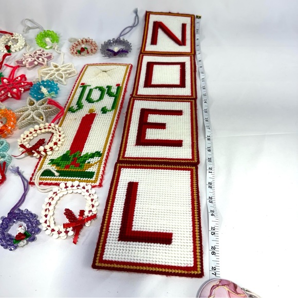 Vintage Lot of 1950’s handmade yarn craft and beaded mini wreath ornaments - Picture 6 of 12